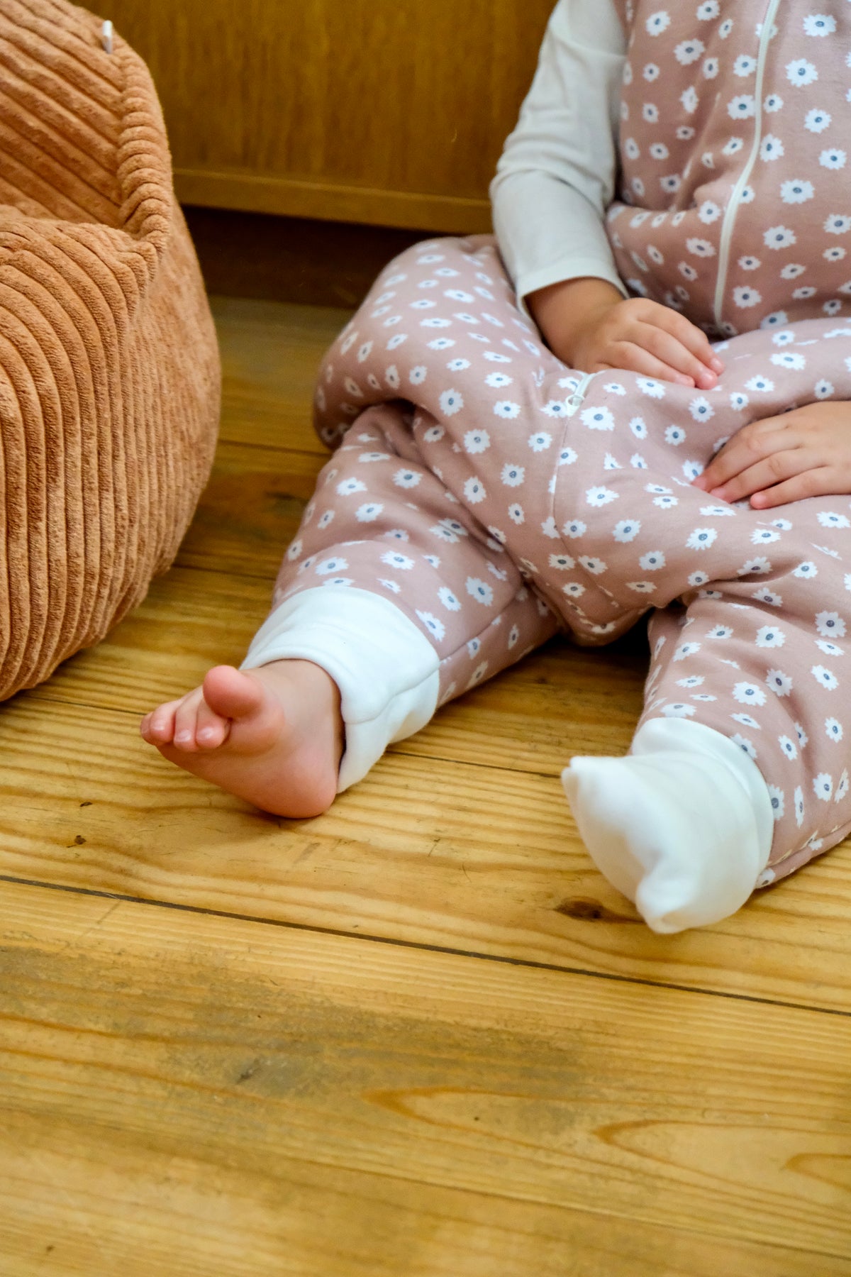 zoom sur pied découvert et pied recouvert sur la gigoteuse guimauve