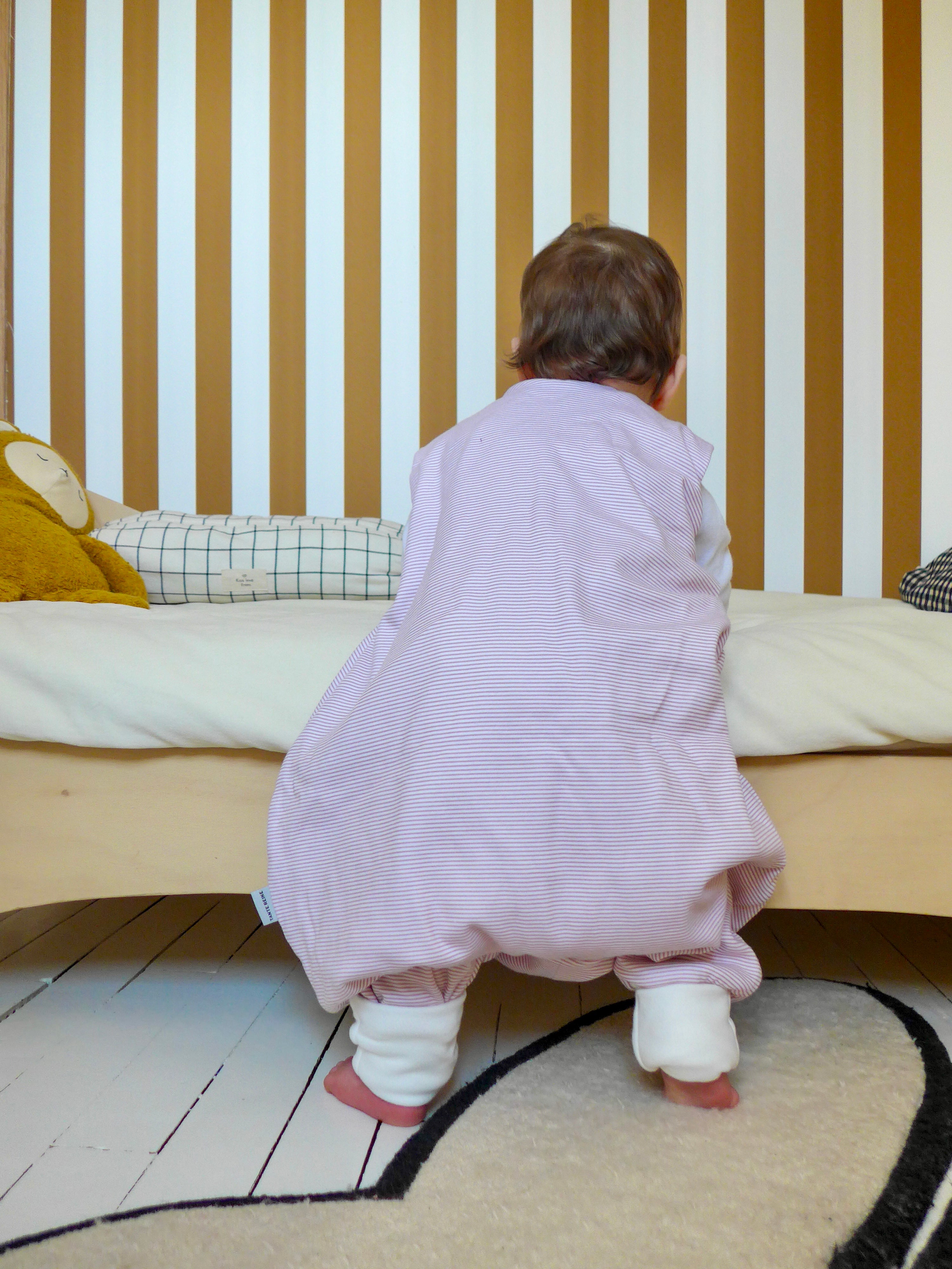 gigoteuse ete turbulette a pieds retroussables bebe liberte mouvement